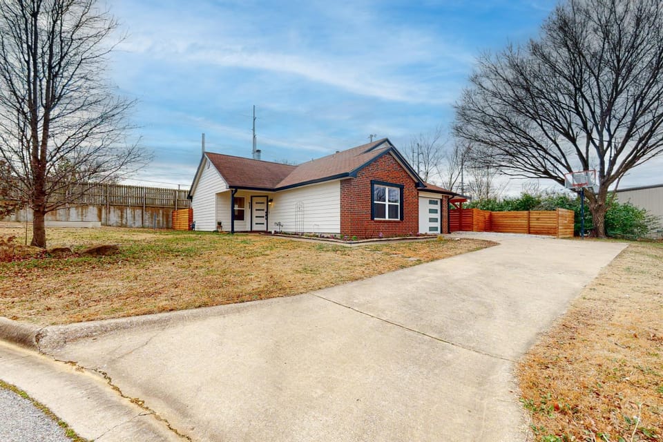 OZK Trail House House in Rogers