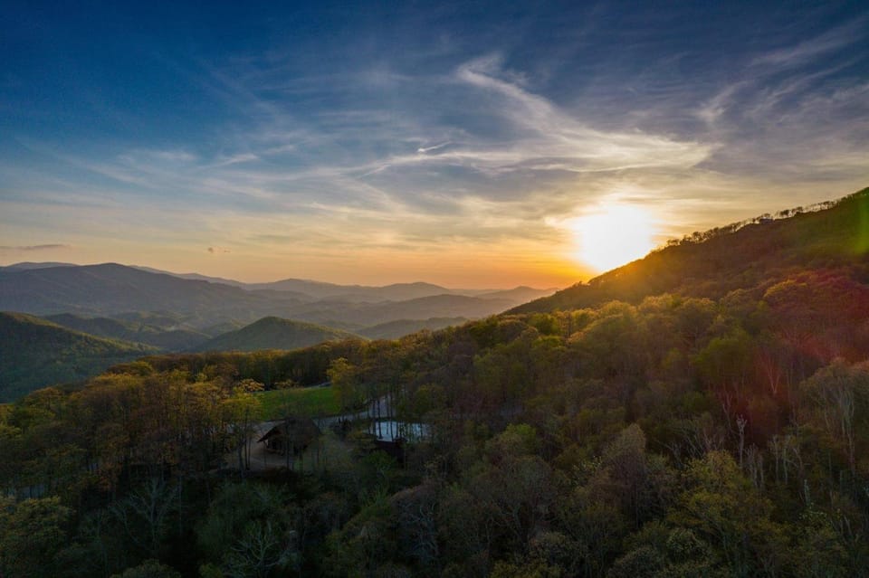 Sanctuary at Eagles Nest House in Beech Mountain