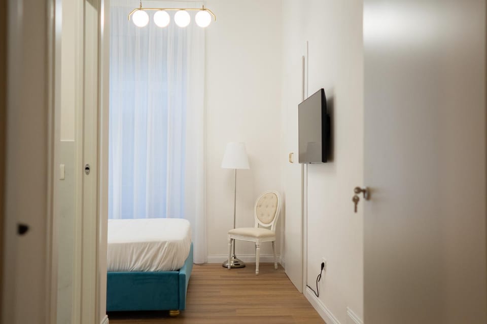 Bed, TV and multimedia, Photo of the whole room, Bedroom, wardrobe