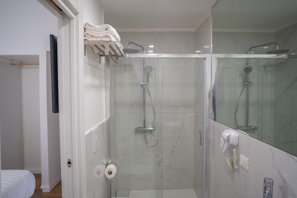 Shower, Bathroom, towels