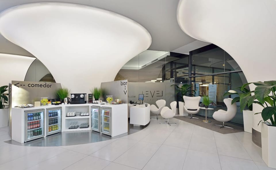 Coffee/tea facilities, Lobby or reception, Lounge or bar, Food and drinks, Drinks