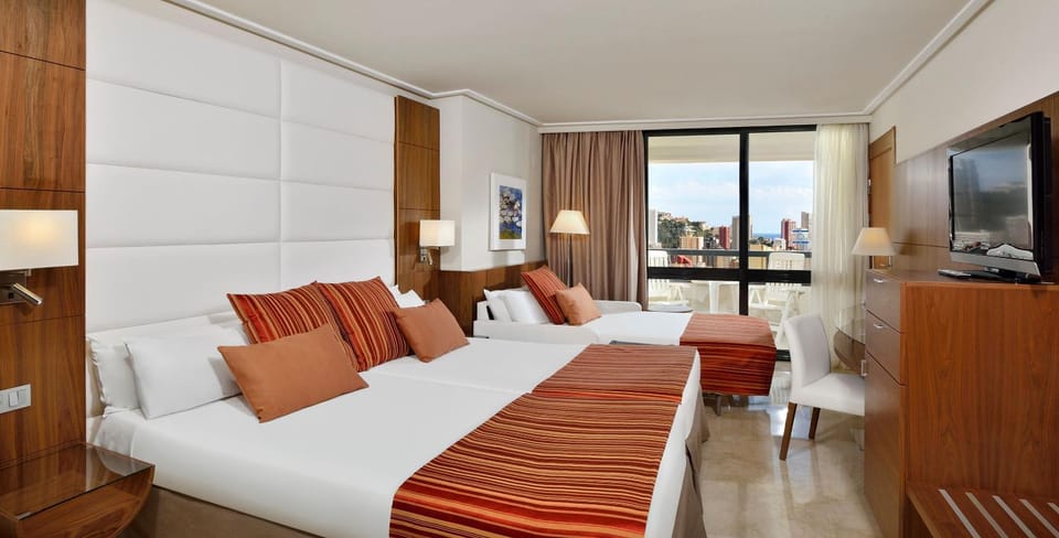 Bed, TV and multimedia, View (from property/room), Balcony/Terrace, Bedroom, Sea view