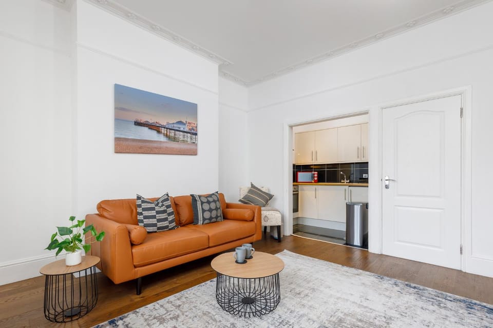 Kitchen or kitchenette, Living room, Seating area