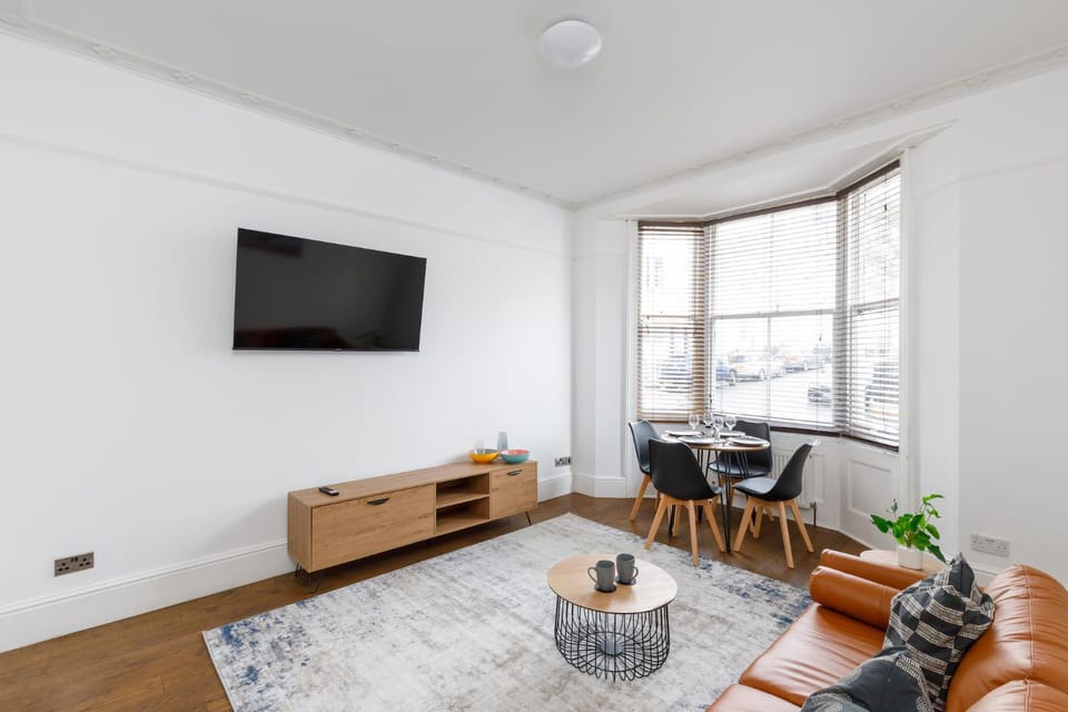 TV and multimedia, Seating area, Dining area, Evening entertainment