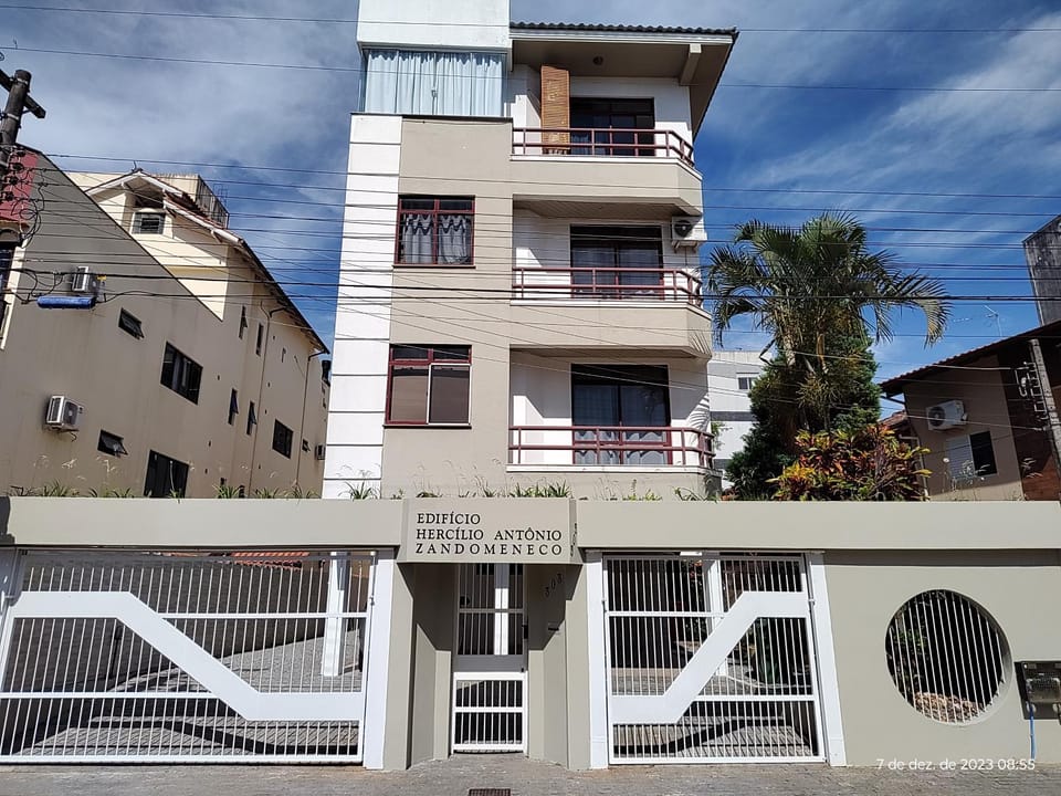 Apto 3 quartos e 2 banheiro. Apartment in Florianopolis