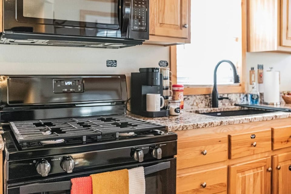 Coffee/tea facilities, Kitchen or kitchenette, minibar, pet friendly, stove, toaster