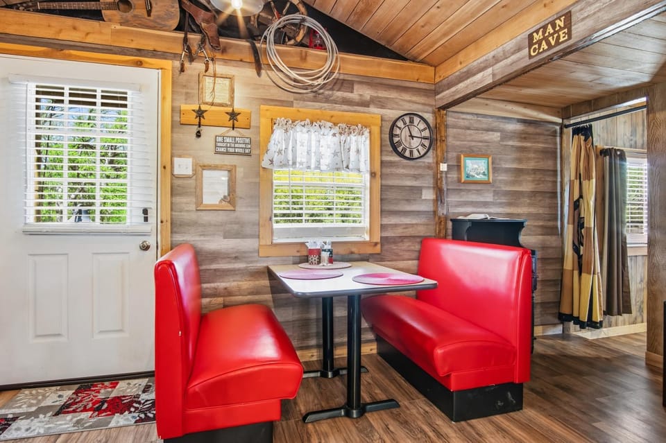 RRR Cabin on the Medina Cabin in Medina