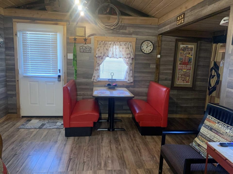 RRR Cabin on the Medina Cabin in Medina