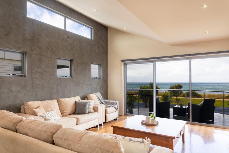 Beach Retreat House in Melbourne