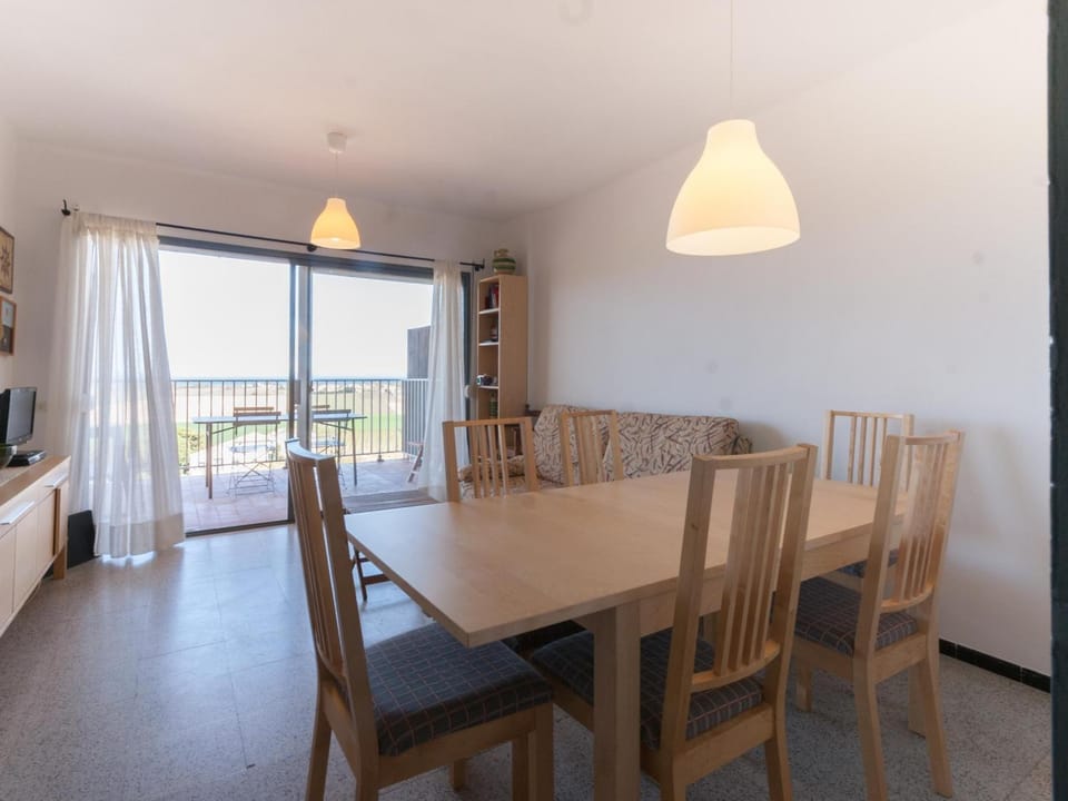 Apto Acogedor 5 Pers con Parking y Wifi - ES-89-81 Apartment in Alt Empordà