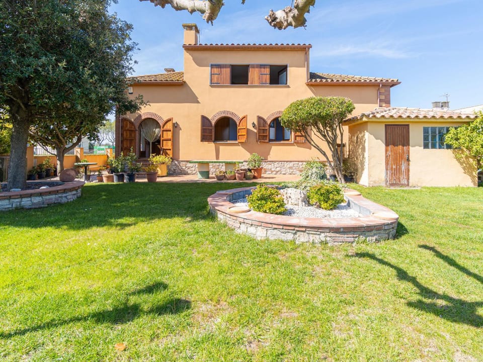 Casa con piscina privada, jardín, barbacoa, wifi y despacho en Costa Brava - ES-89-83 House in Alt Empordà
