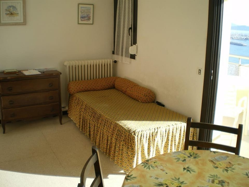 Studio lumineux avec terrasse et parking au Lavandou - FR-1-308-170 Apartment in Le Lavandou