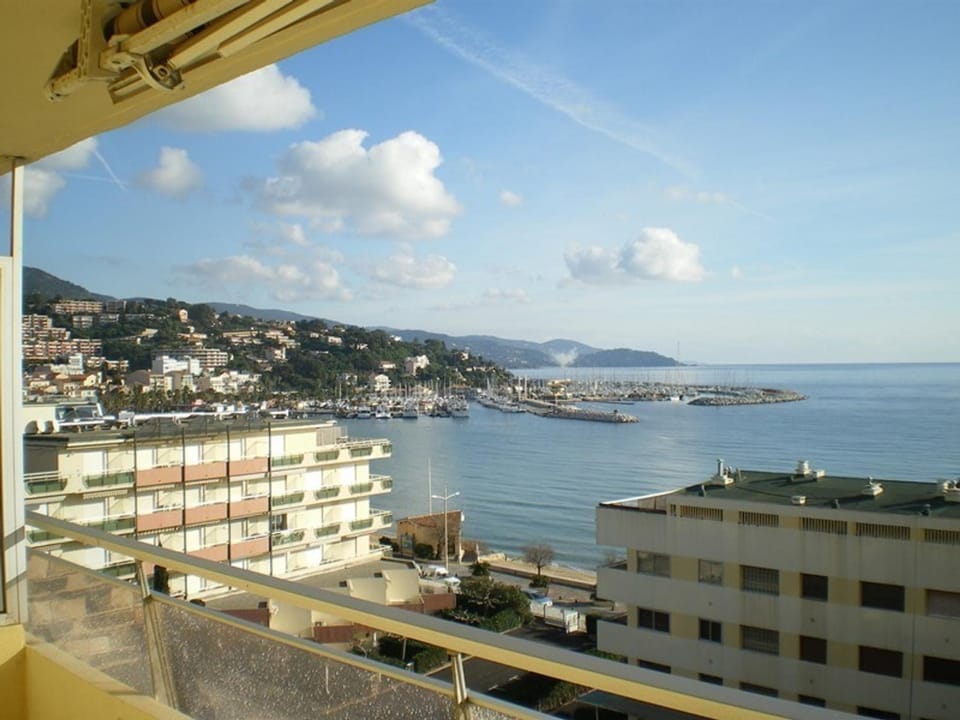 Studio lumineux avec terrasse et parking au Lavandou - FR-1-308-170 Apartment in Le Lavandou