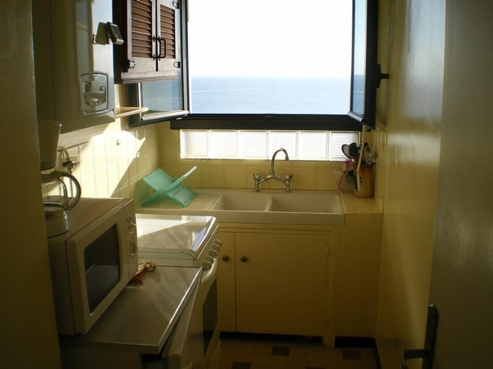 Studio lumineux avec terrasse et parking au Lavandou - FR-1-308-170 Apartment in Le Lavandou