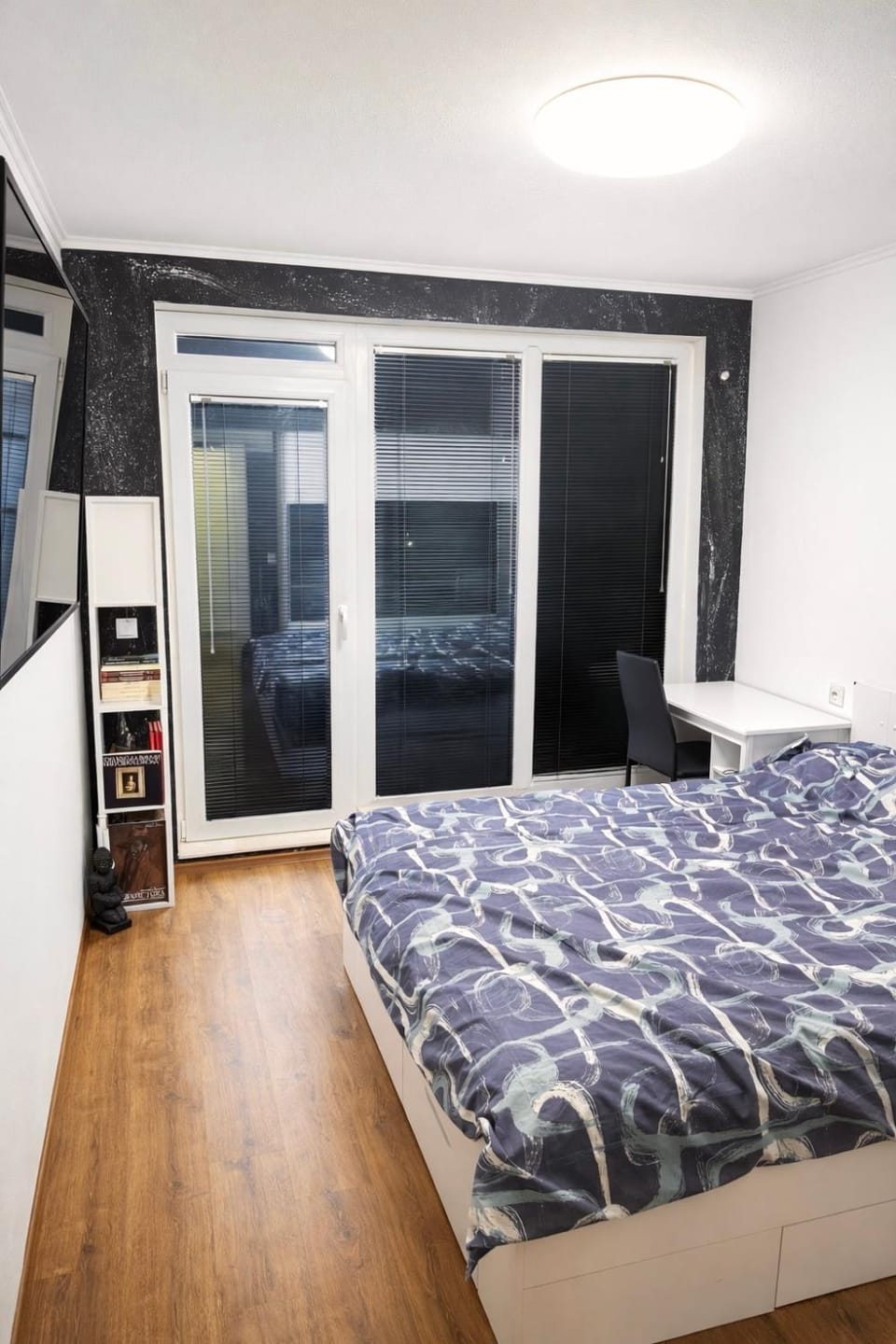 Bed, Photo of the whole room, Bedroom