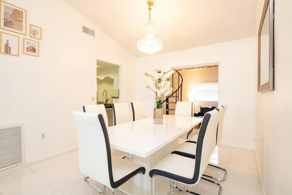 Waterfront 2-Story Villa with Heated Pool Villa in Pembroke Pines