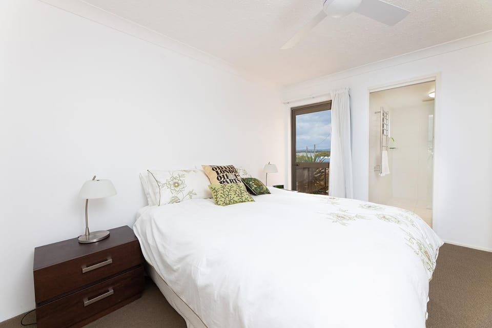 Bed, Bedroom, fireplace