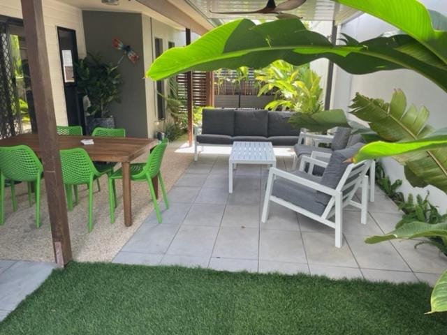 Patio, Garden, Balcony/Terrace, Seating area, Dining area, Garden view
