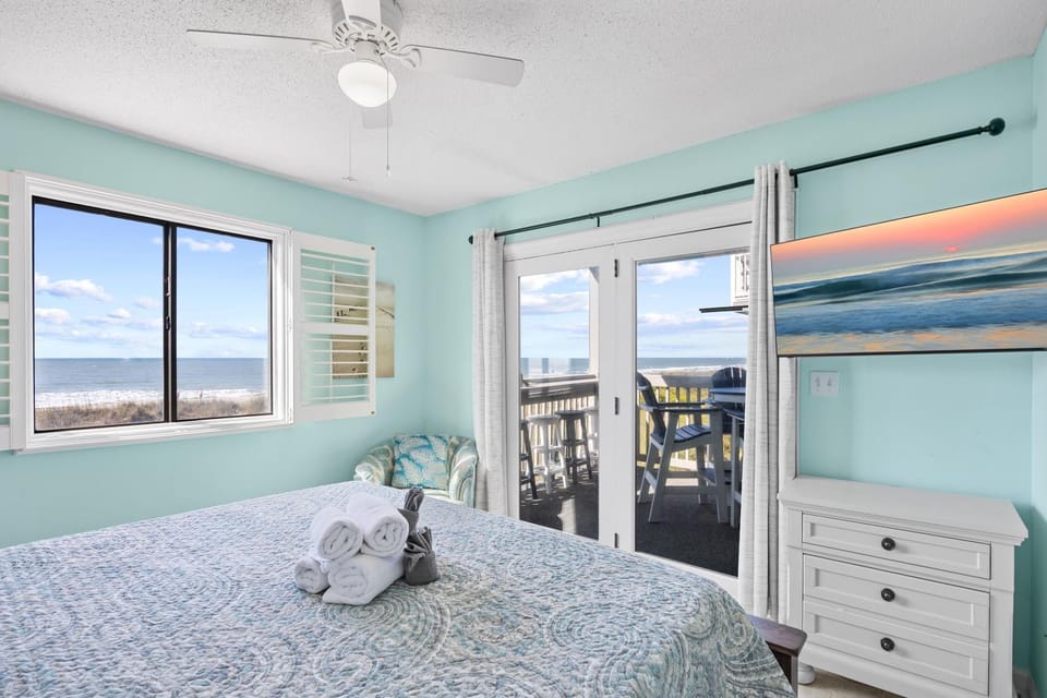 Bed, Bedroom, Sea view