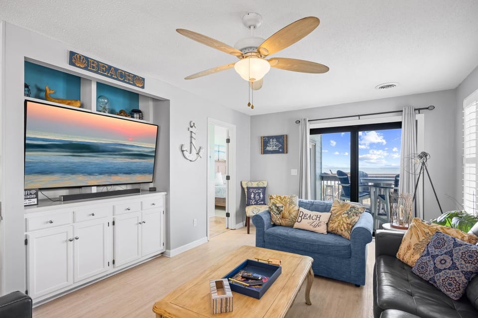 TV and multimedia, Living room, Evening entertainment