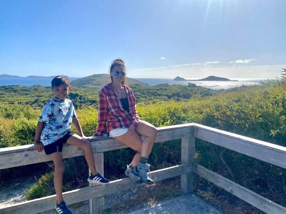 Nearby landmark, Spring, Day, People, Natural landscape, Guests, Mountain view, Sea view, group of guests