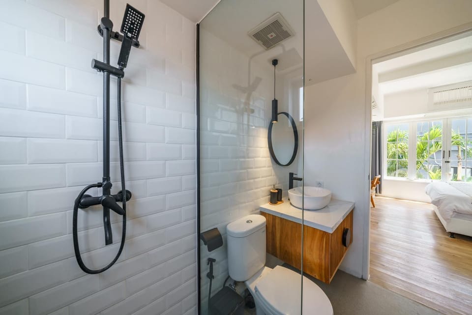 Shower, Toilet, Bathroom, towels