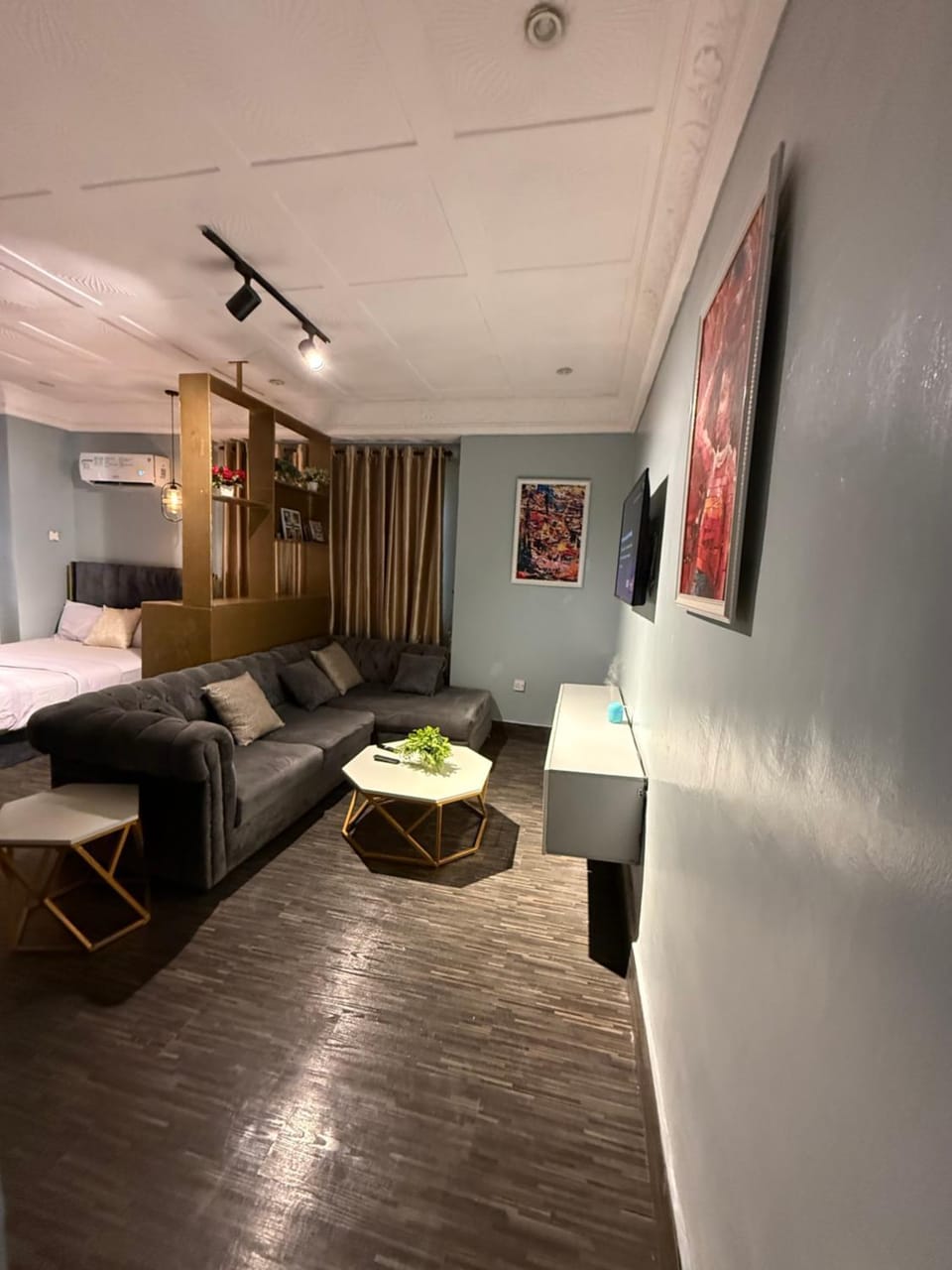 Big Studio Unit in Lekki phase 1 - Kitchen, Washer, 24-7 light, WiFi & Netflix Apartment in Lagos