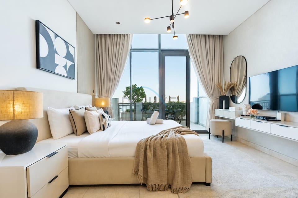 Stylish Studio with Sea Views and Direct Access to the Pool from Balcony, The Anwa By Omniyat, Dubai Maritime City by Deluxe Holiday Homes Apartment in Dubai