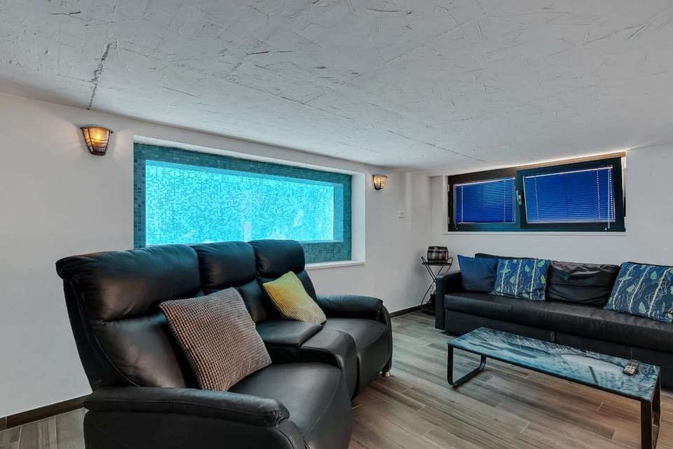 Seating area, Swimming pool