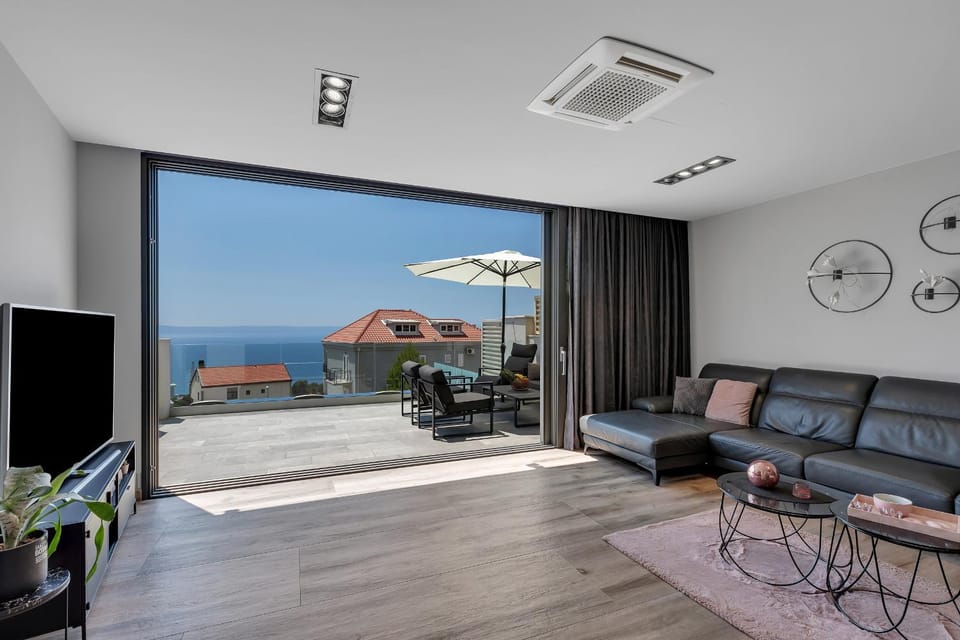 View (from property/room), Balcony/Terrace, Living room
