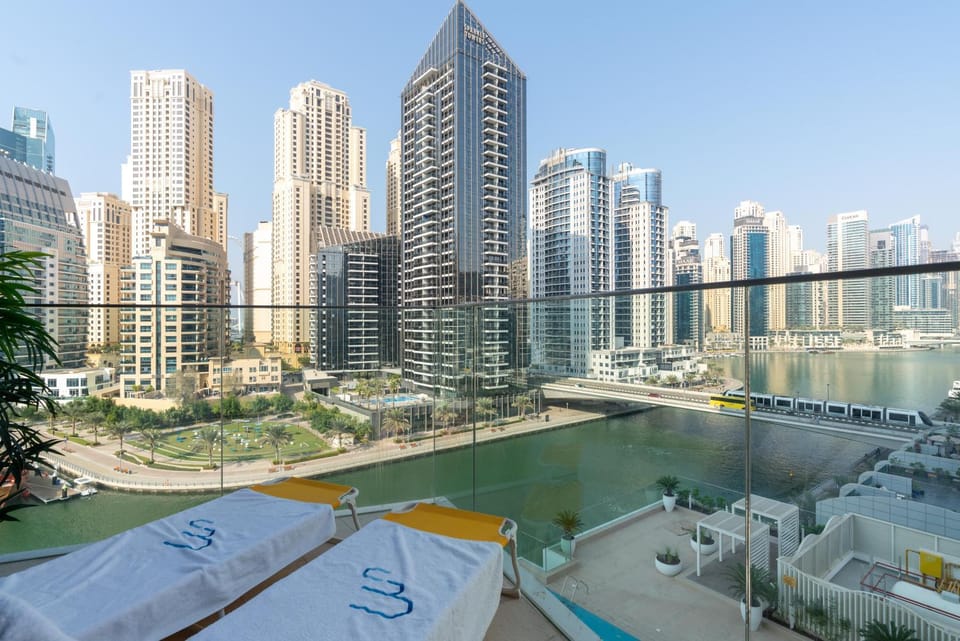Day, Neighbourhood, City view, Street view