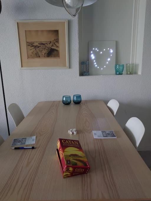 De Oostkamer; Eiland appartement naast natuurgebied Boschplaat Apartment in Friesland, Netherlands