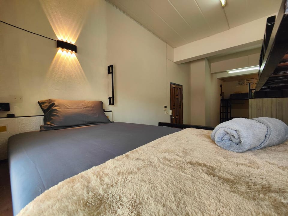 Bed, bunk bed
