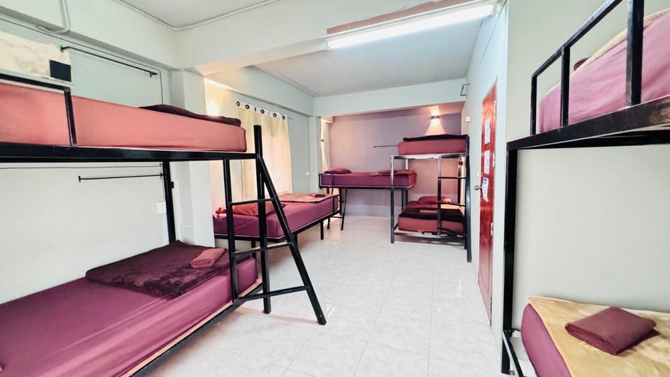 Photo of the whole room, air conditioner