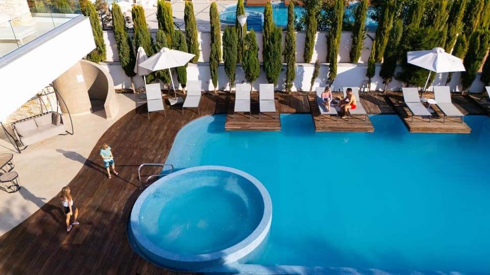 Seating area, Pool view, Swimming pool, sunbed