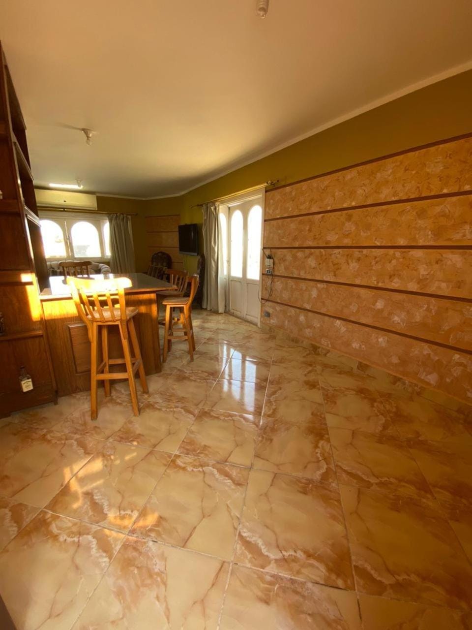 Facade/entrance, Dining area