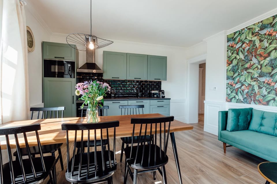 Kitchen or kitchenette, Living room, Seating area, Dining area, minibar, pet friendly, stove