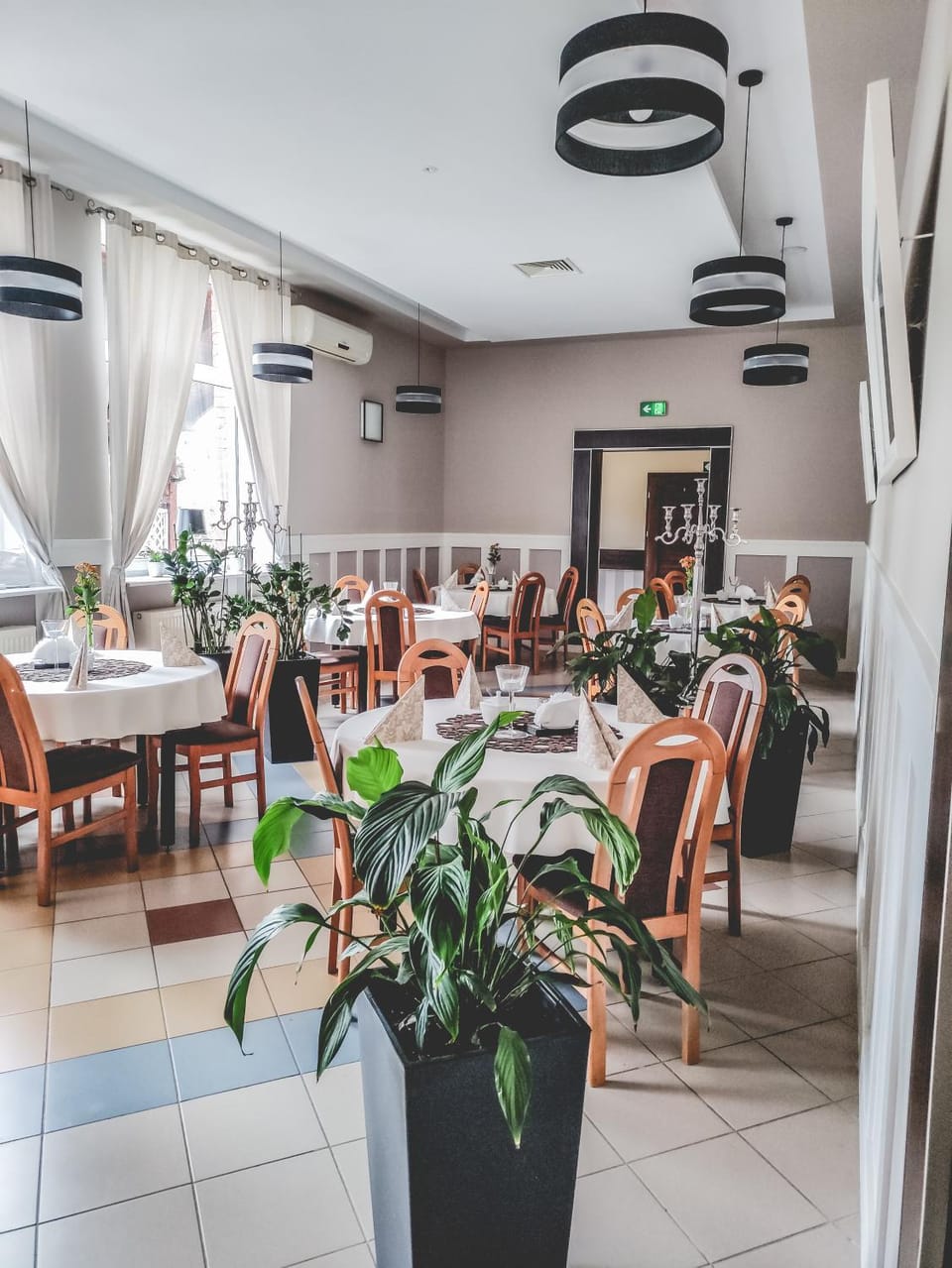 Restaurant/places to eat, Lounge or bar