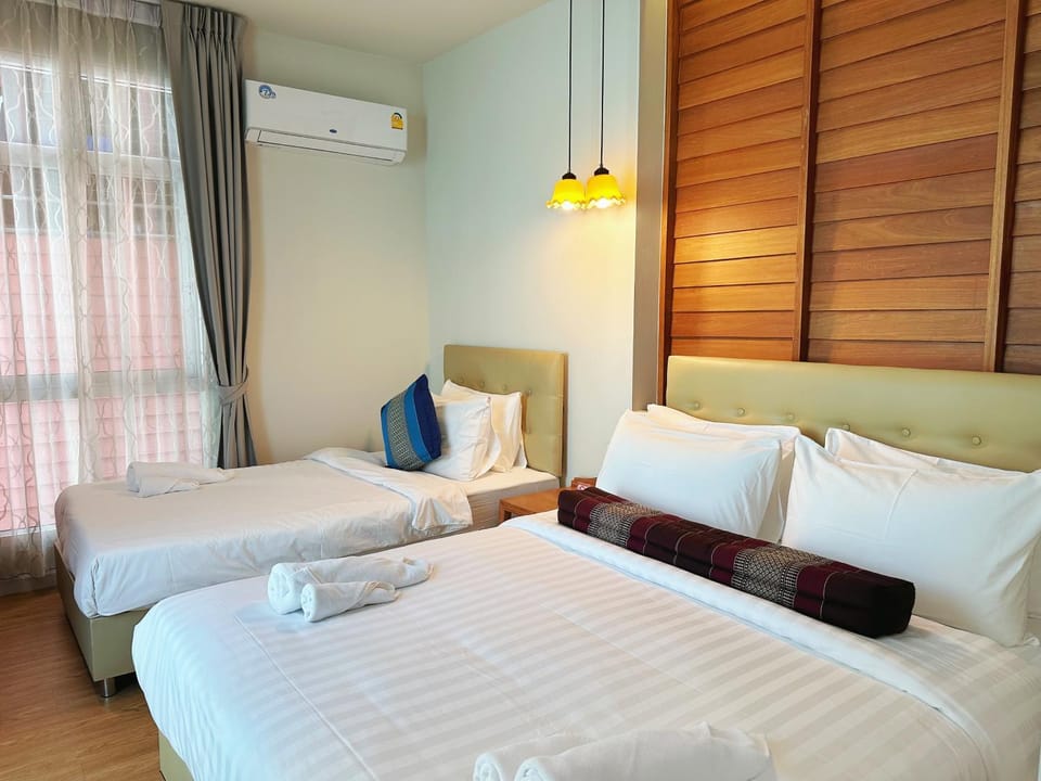 CozyHouse near MRT QSCC Convention Center 4BR 10ppl House in Bangkok