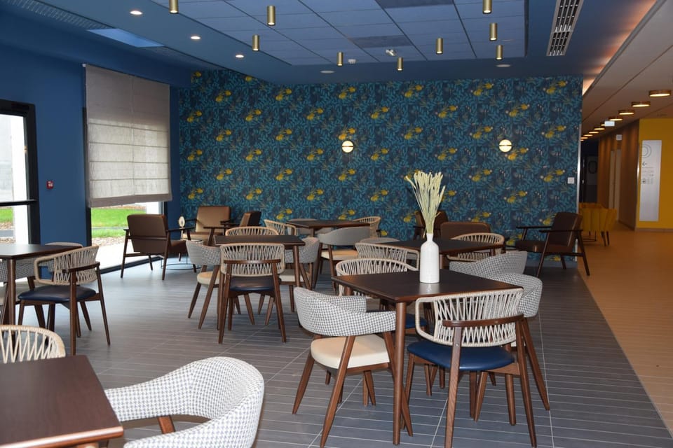 Property building, Breakfast