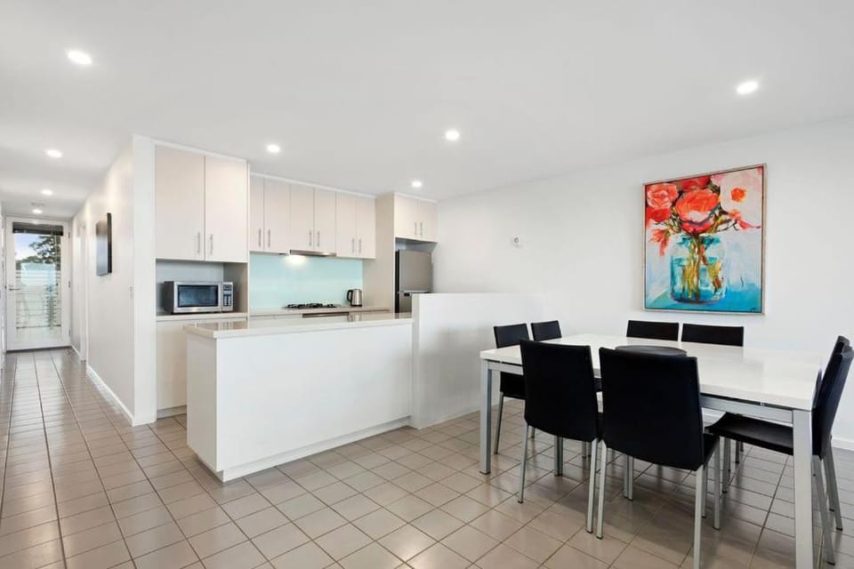 Kitchen or kitchenette, Dining area, dishwasher