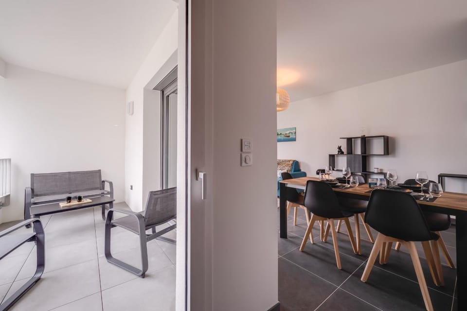Le 305 - T3 with garage and beautiful terrace House in Annecy