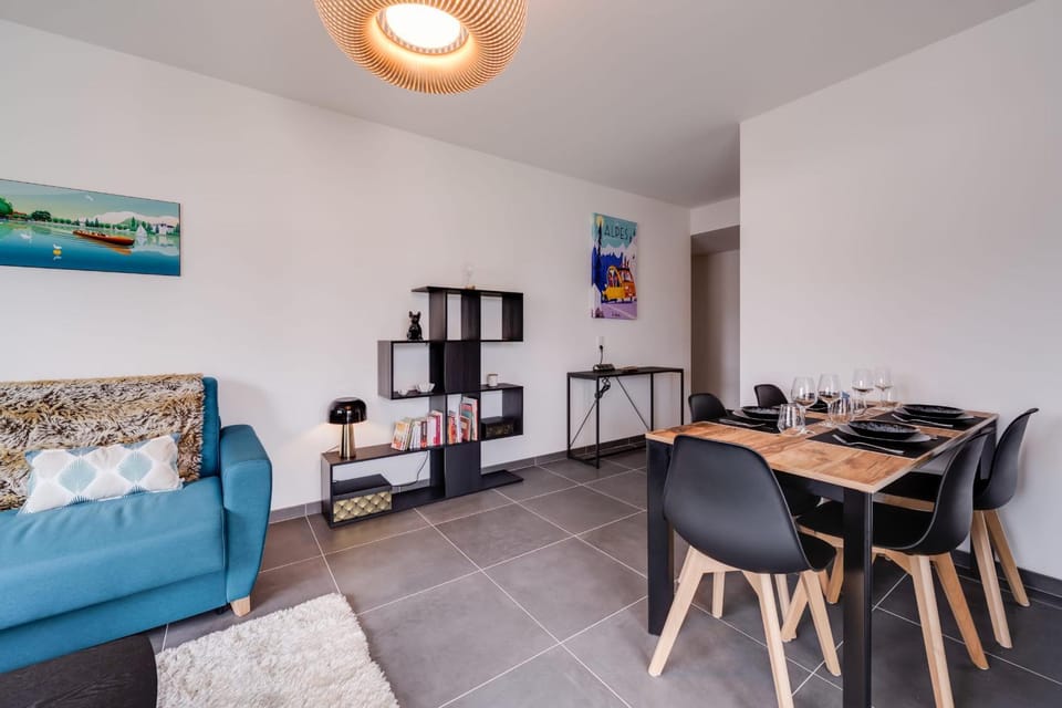 Le 305 - T3 with garage and beautiful terrace House in Annecy