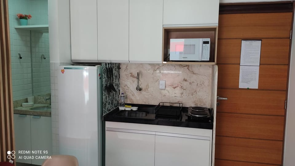 Kitchen or kitchenette, minibar, stove