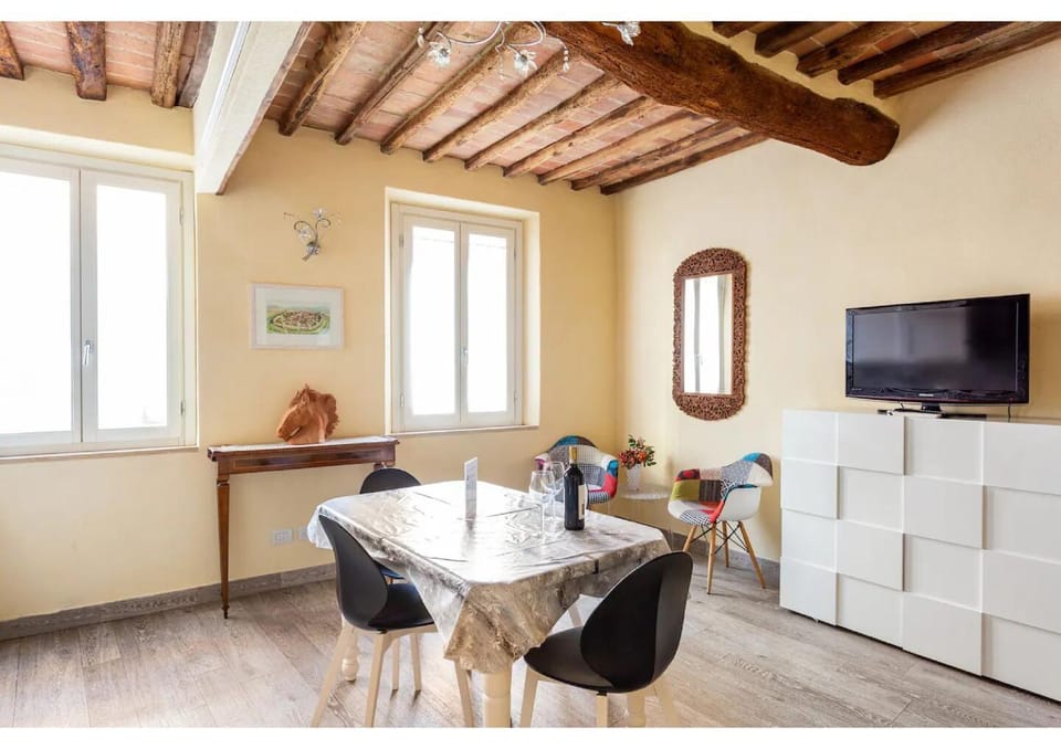 106 Lodge Apartment in Siena