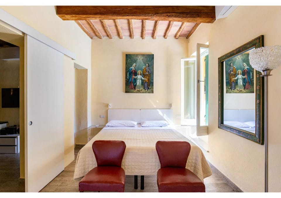 106 Lodge Apartment in Siena