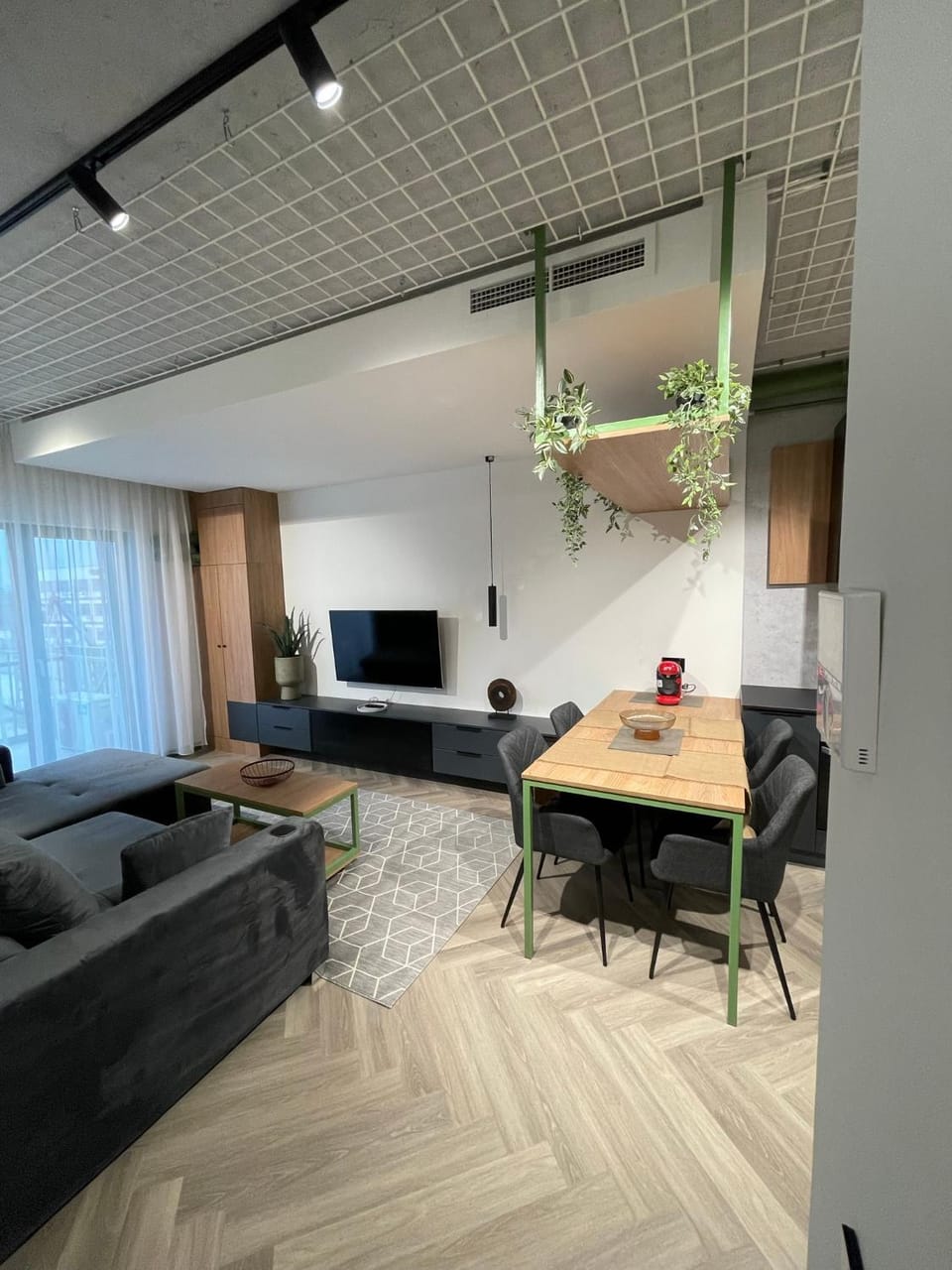 TV and multimedia, Living room, Seating area, Dining area