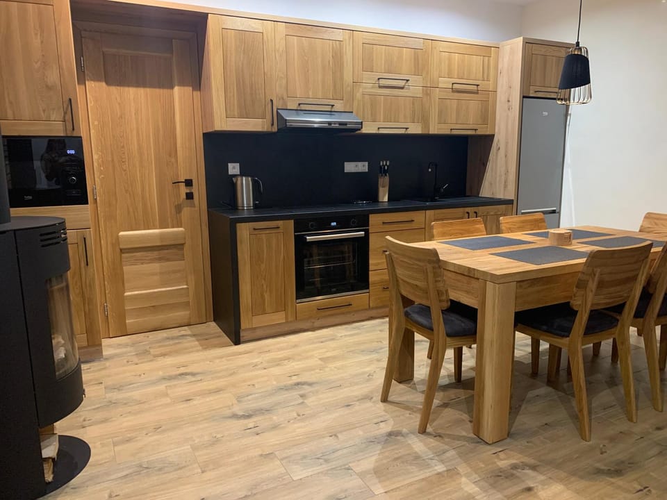 Dining area, kitchen