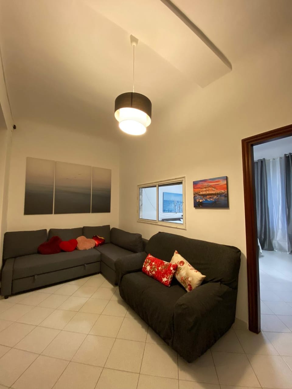 Bed, TV and multimedia, Living room, Seating area