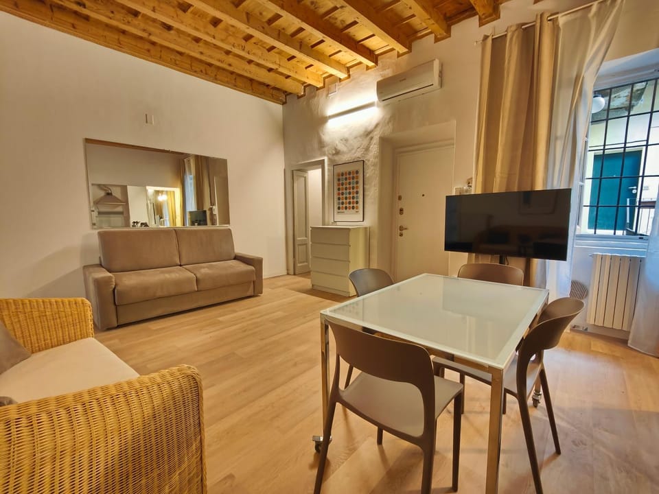 TV and multimedia, Living room, Dining area